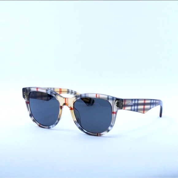 💎NWOT - Burberry Sunglasses with full inclusion - Picture 5 of 8